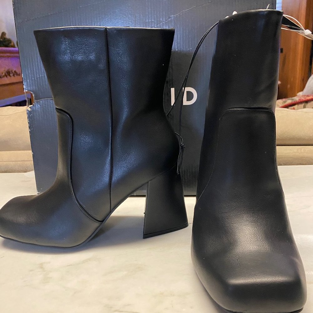 NWT Torrid Square Toe Triangle heel bootie Black 7.5WW